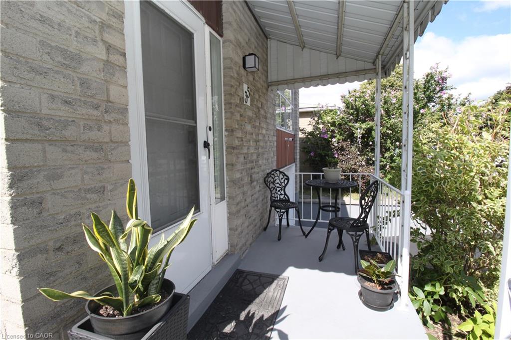 35 Garden Crescent Property Photo 4