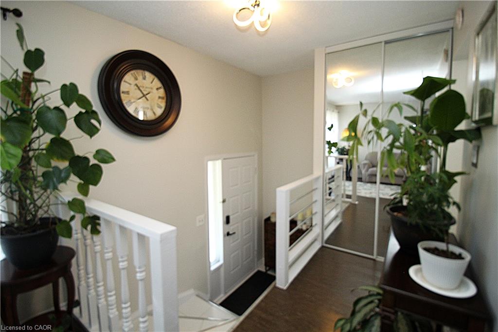 35 Garden Crescent Property Photo 6