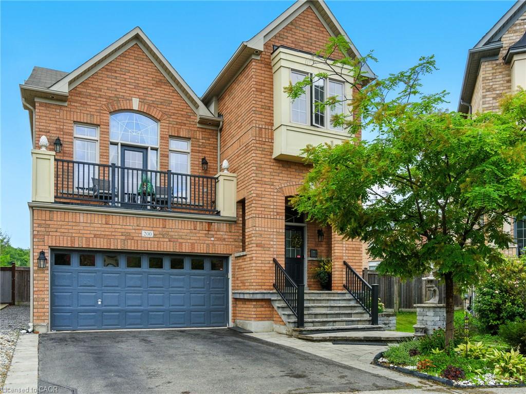 200 Giddings Crescent Property Photo 2