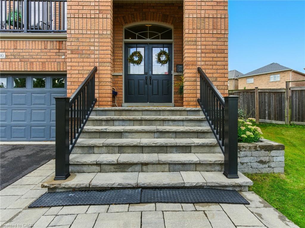200 Giddings Crescent Property Photo 3