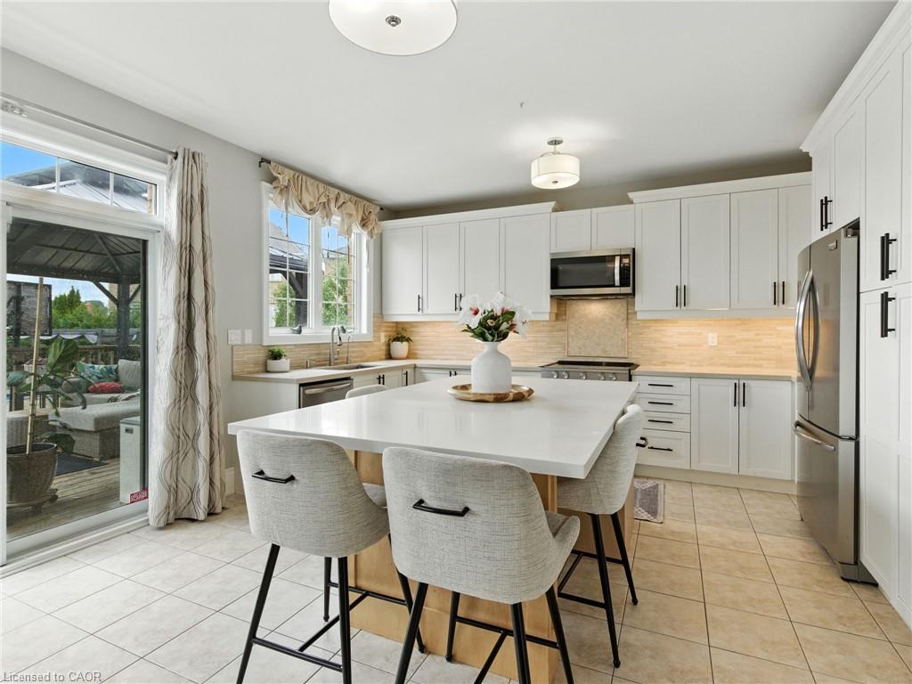 200 Giddings Crescent Property Photo 6