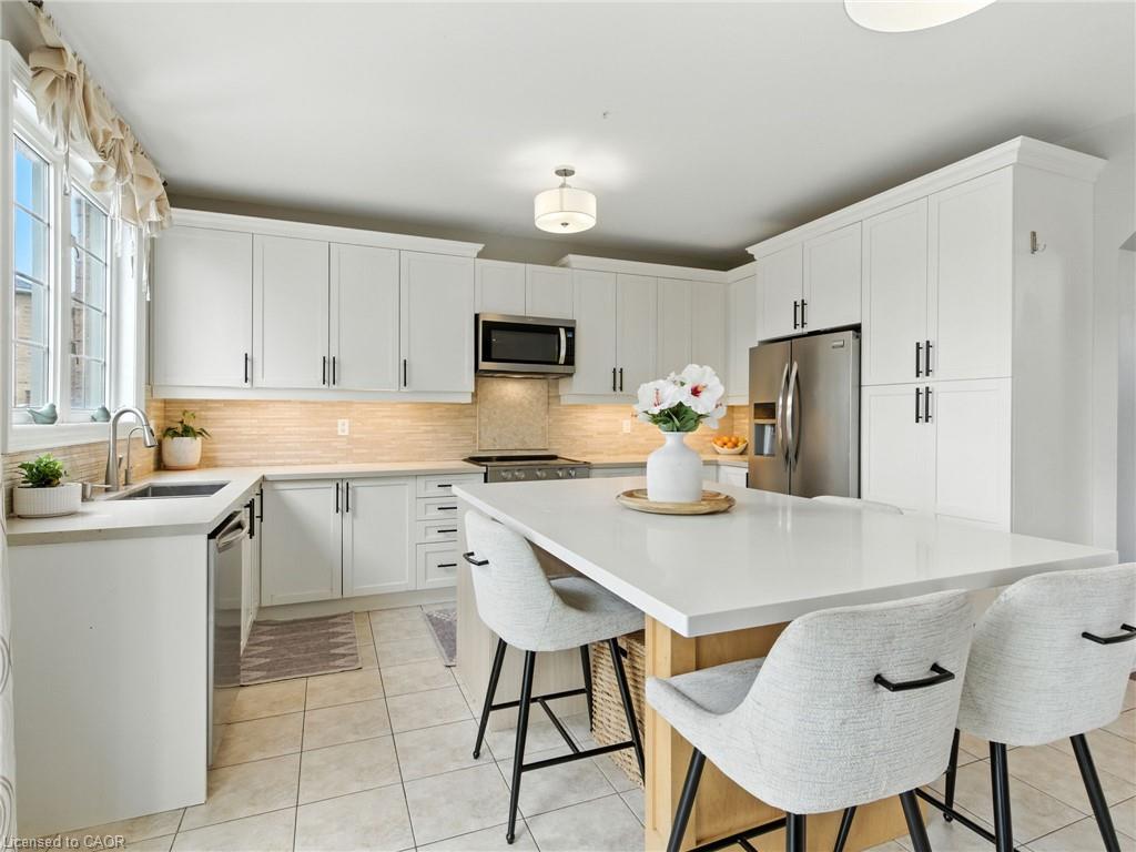 200 Giddings Crescent Property Photo 7