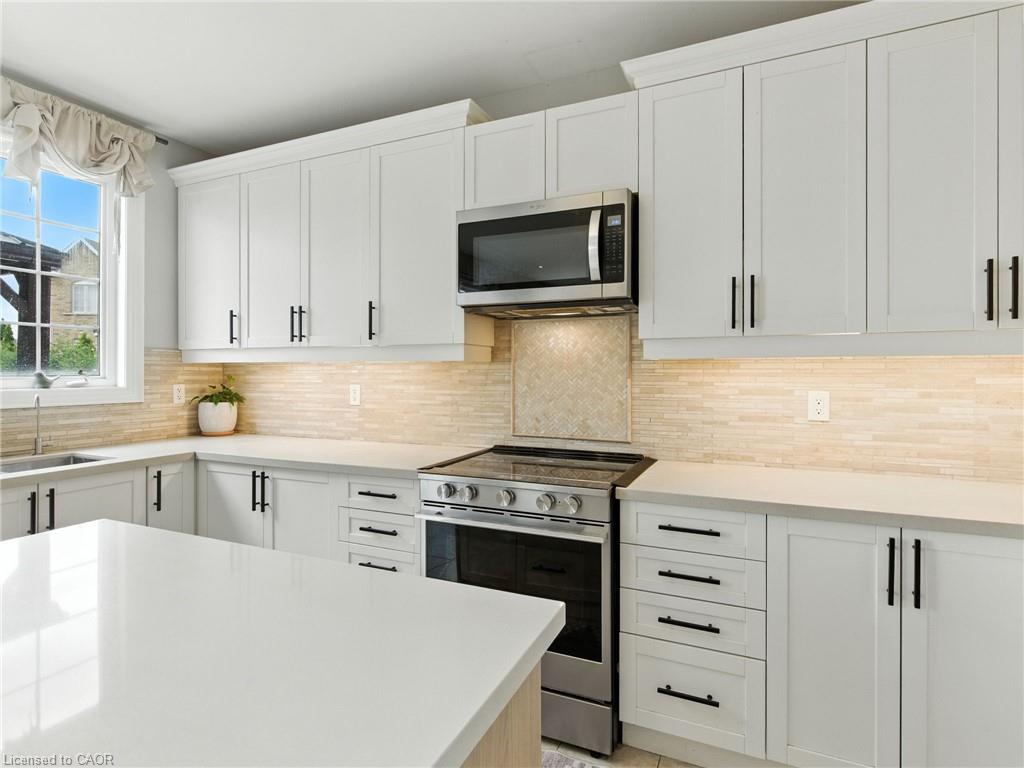 200 Giddings Crescent Property Photo 8
