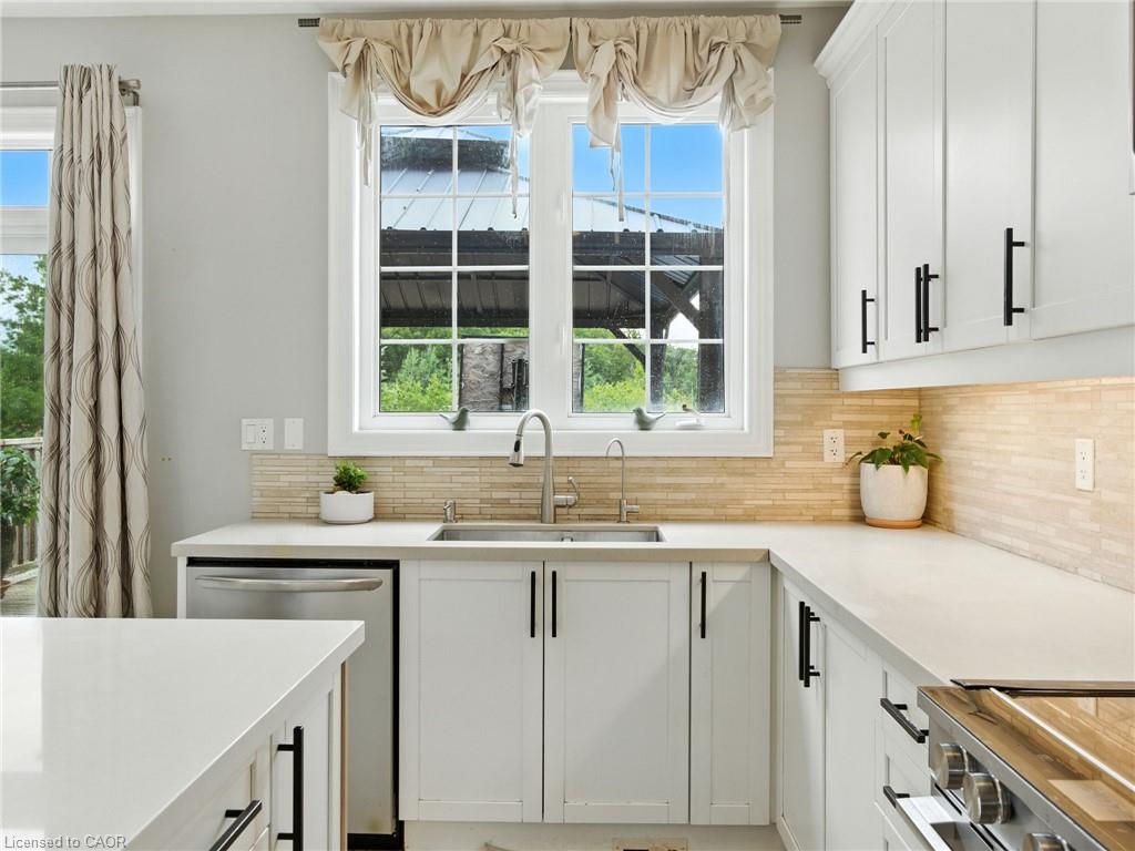 200 Giddings Crescent Property Photo 9