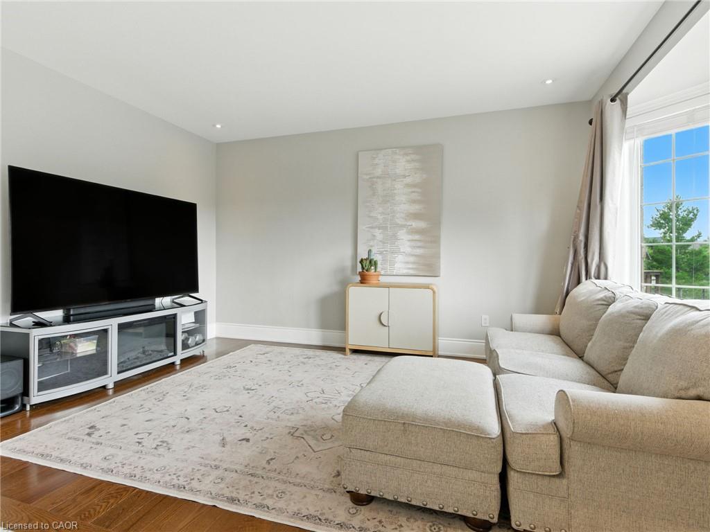 200 Giddings Crescent Property Photo 11