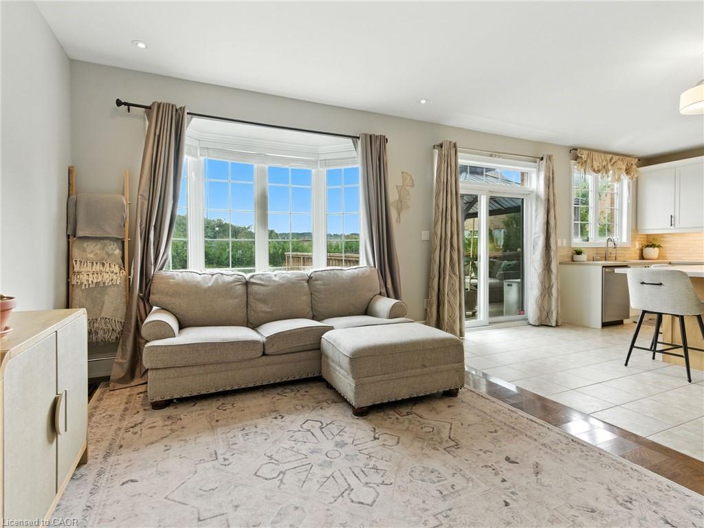 200 Giddings Crescent Property Photo 12