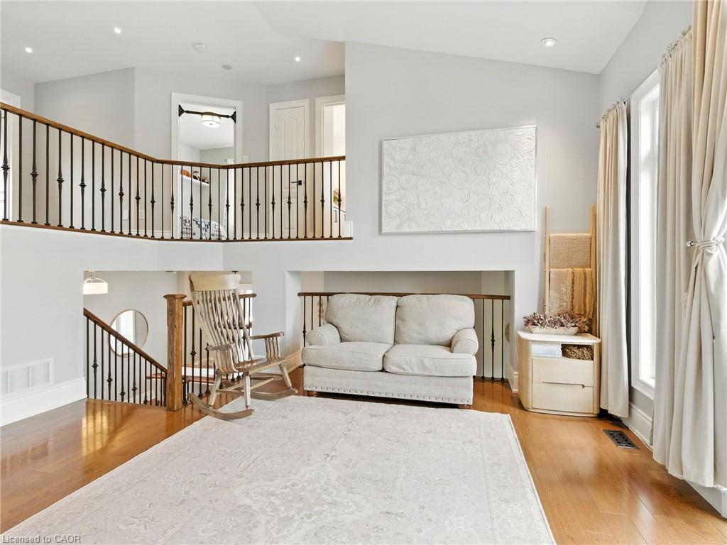 200 Giddings Crescent Property Photo 17