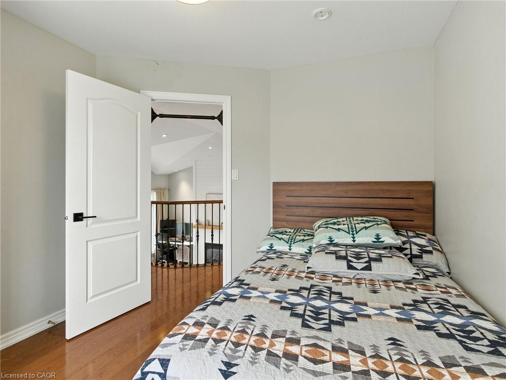 200 Giddings Crescent Property Photo 20