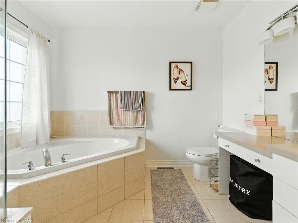 200 Giddings Crescent Property Photo 27