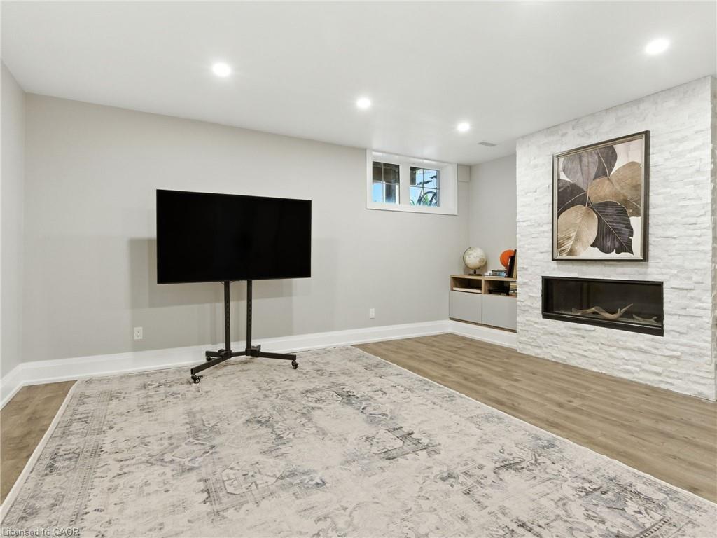 200 Giddings Crescent Property Photo 29