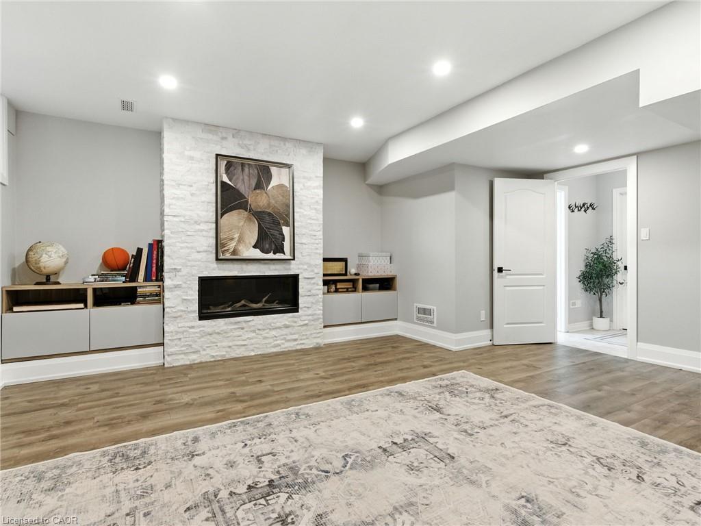 200 Giddings Crescent Property Photo 30