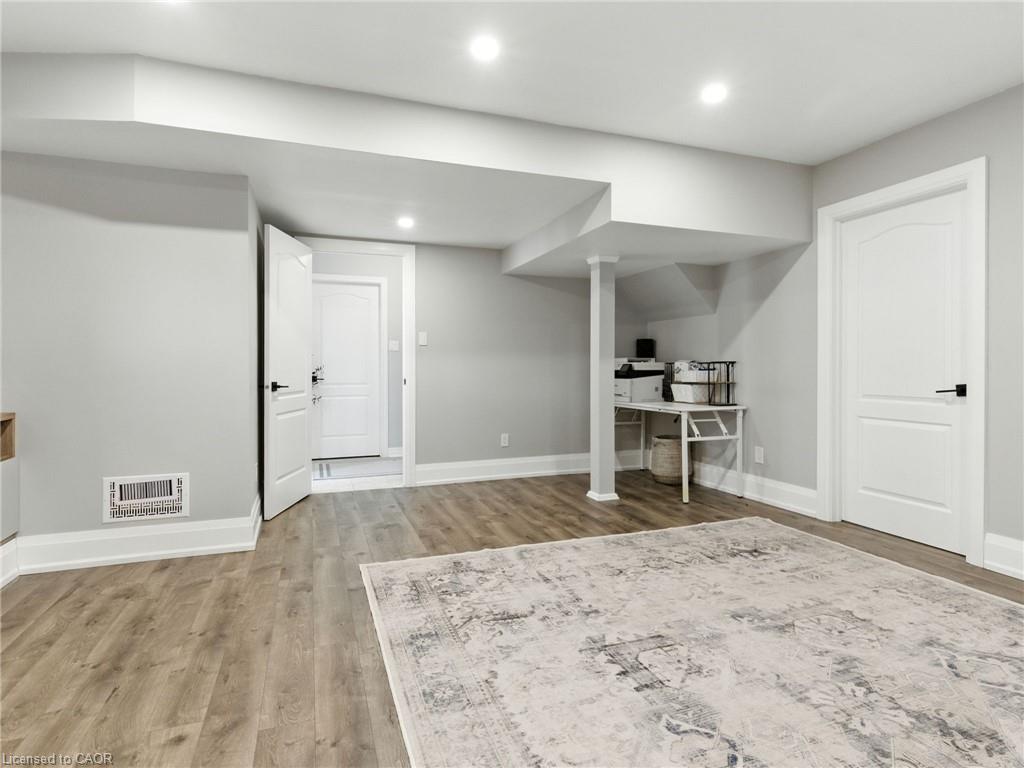200 Giddings Crescent Property Photo 31