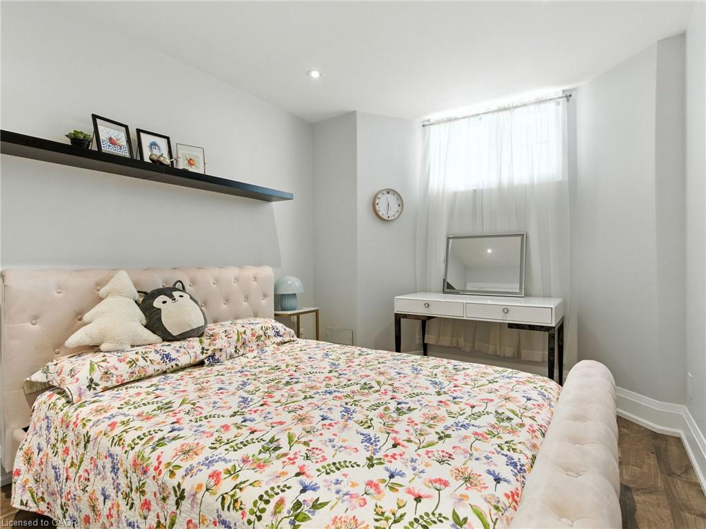 200 Giddings Crescent Property Photo 32
