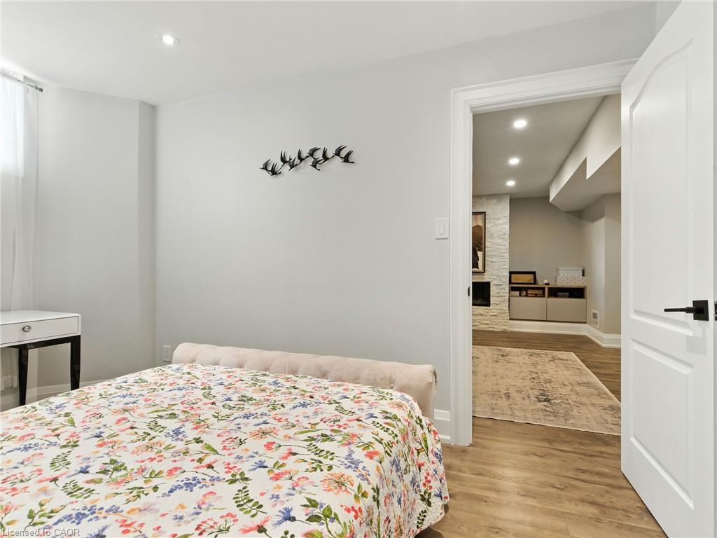 200 Giddings Crescent Property Photo 33