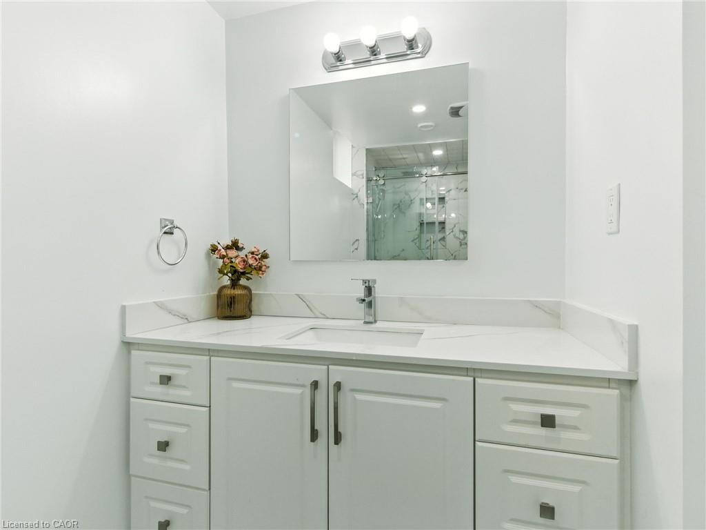 200 Giddings Crescent Property Photo 35