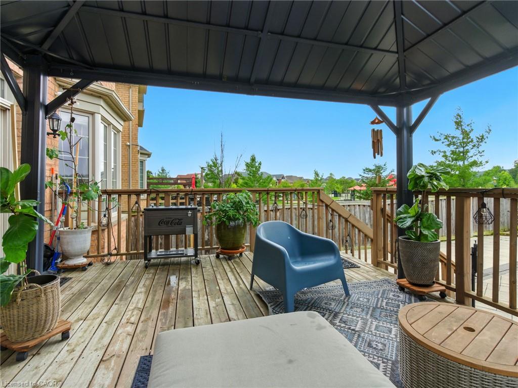 200 Giddings Crescent Property Photo 37