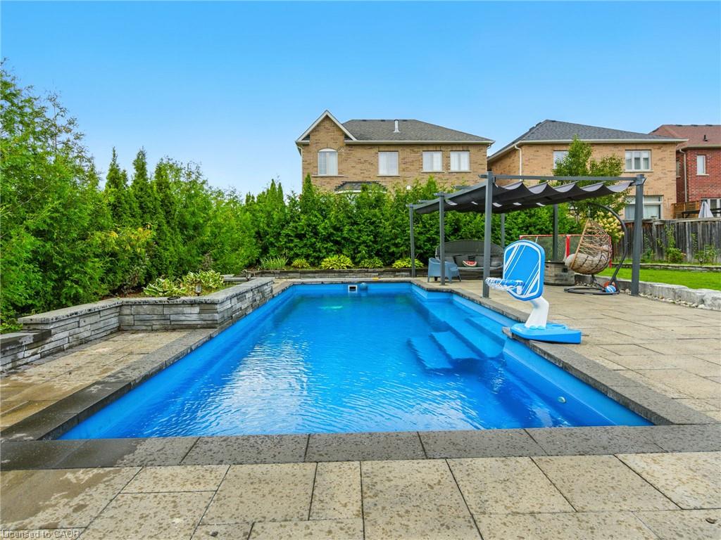 200 Giddings Crescent Property Photo 39