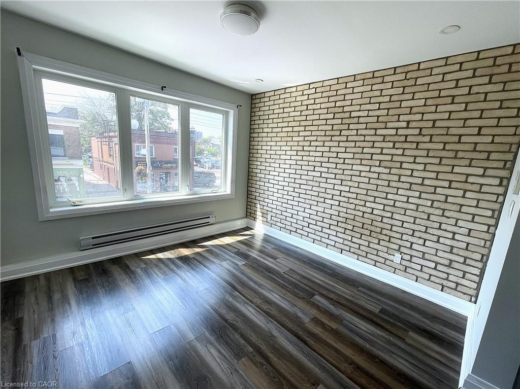 301 Barton Street E Property Photo 7