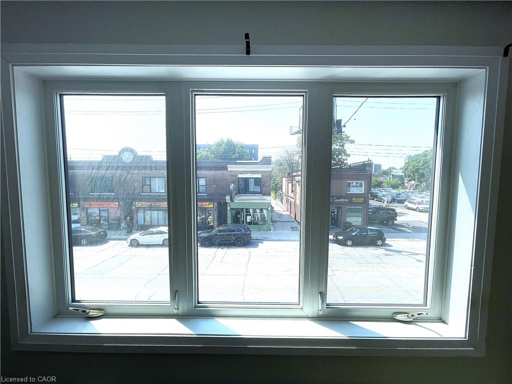 301 Barton Street E Property Photo 8