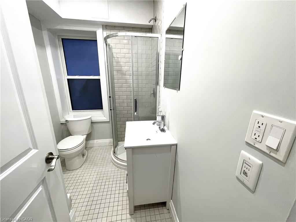 301 Barton Street E Property Photo 14