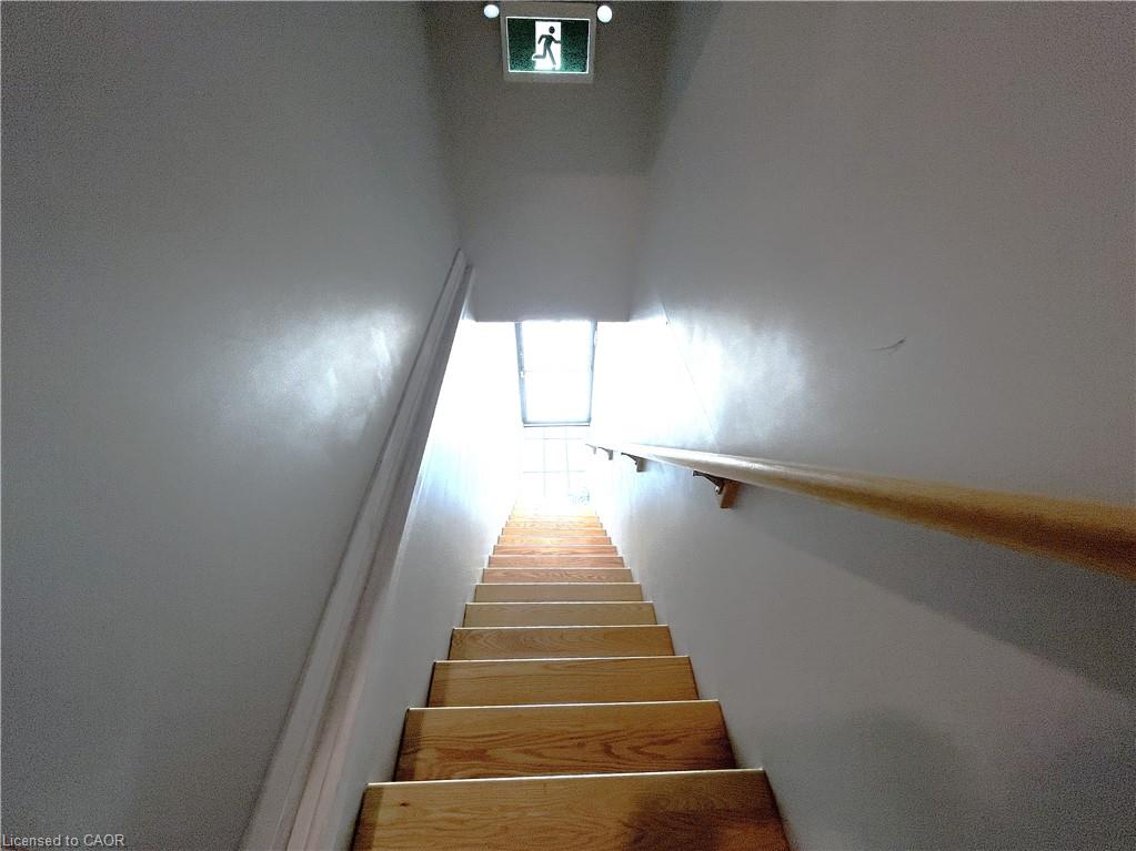 301 Barton Street E Property Photo 16