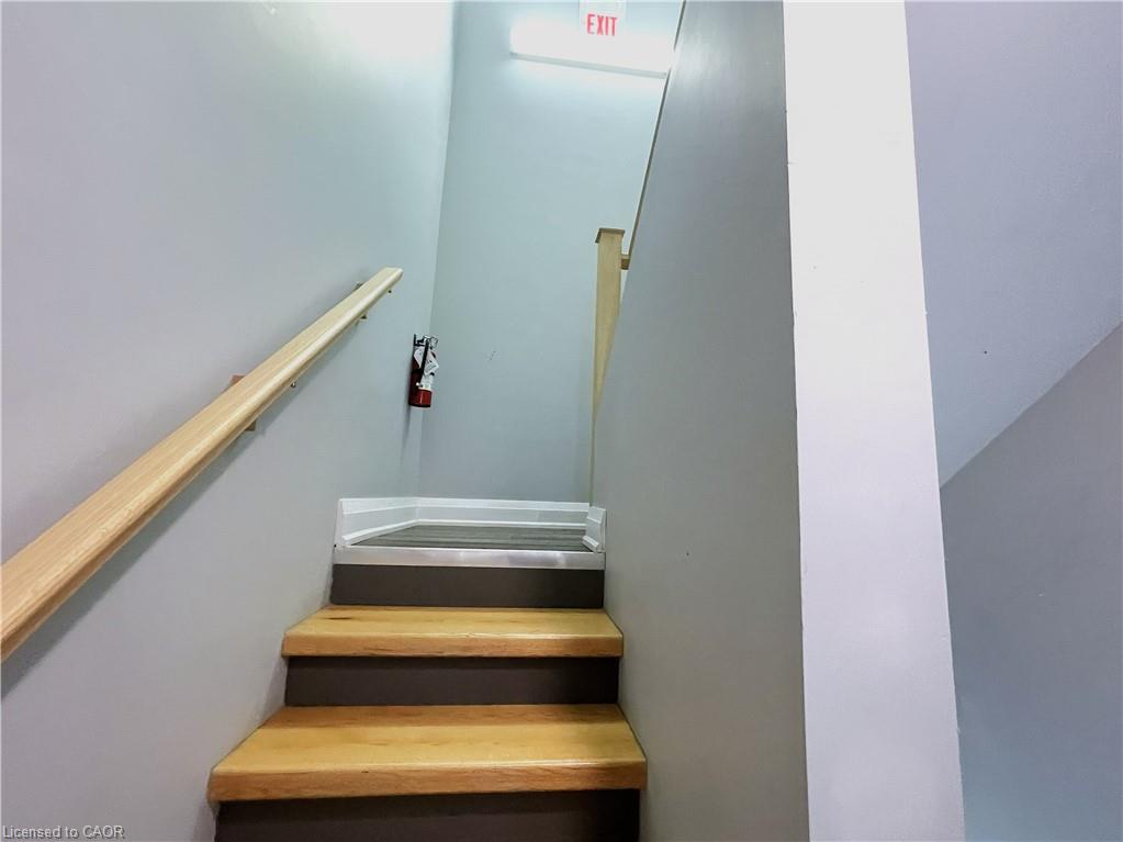 301 Barton Street E Property Photo 17