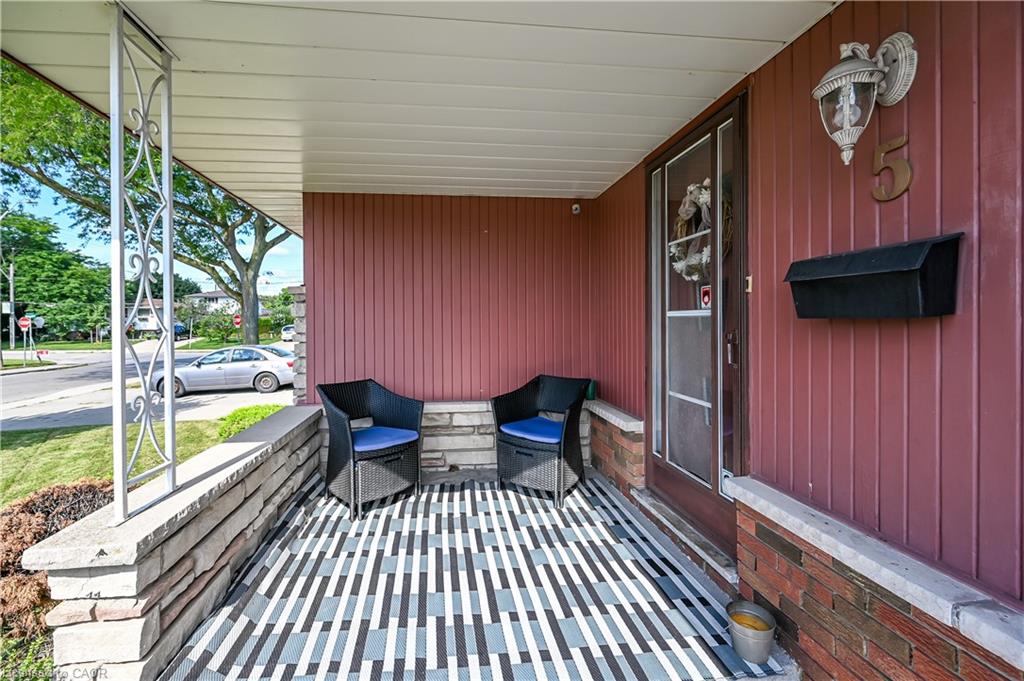 5 Kentley Drive Property Photo 4