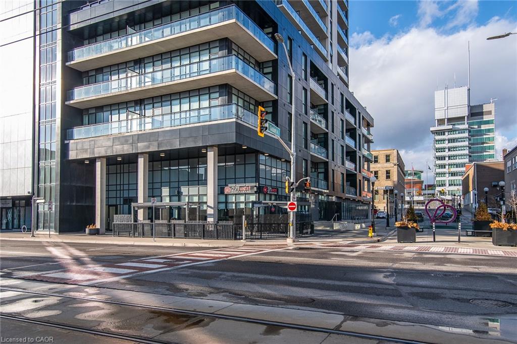 3104-60 Charles Street W Property Photo 4