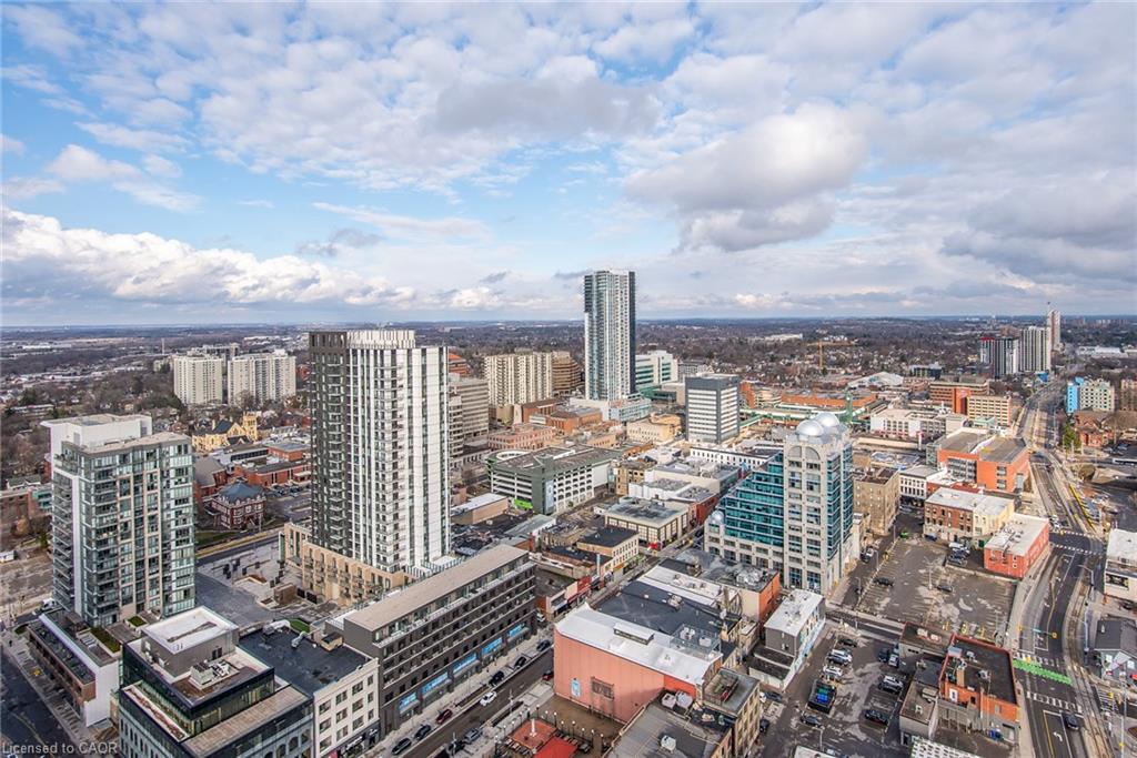 3104-60 Charles Street W Property Photo 34