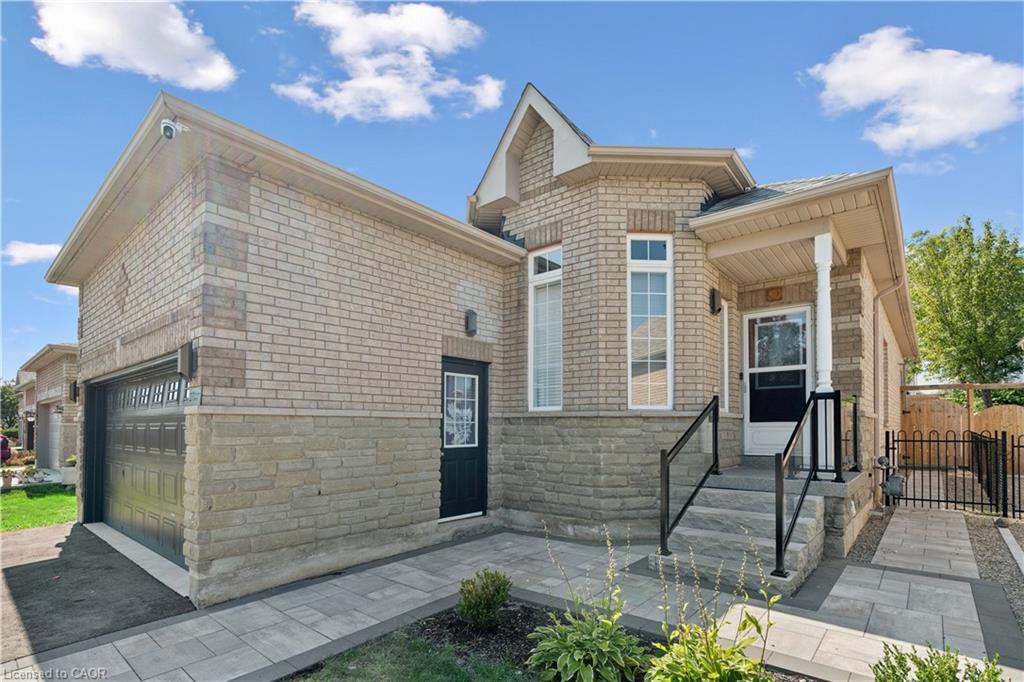 27 Spruce Boulevard Property Photo 4