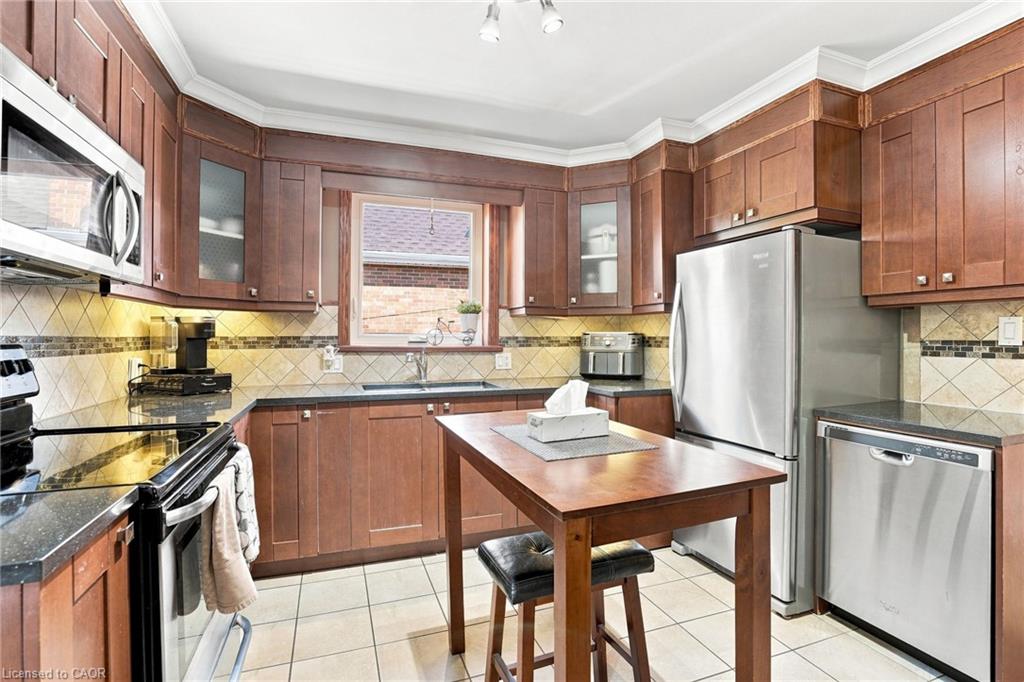 111 Sharon Avenue Property Photo 10