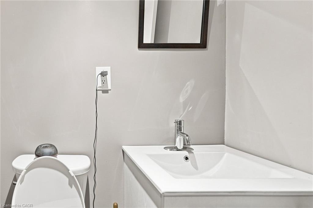 111 Sharon Avenue Property Photo 28