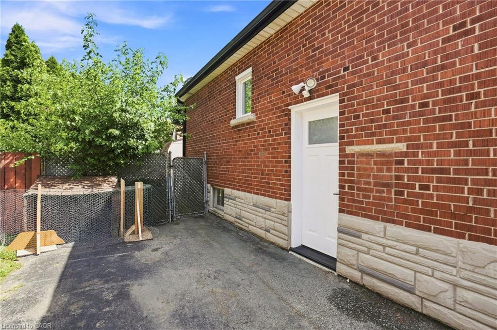 111 Sharon Avenue Property Photo 30