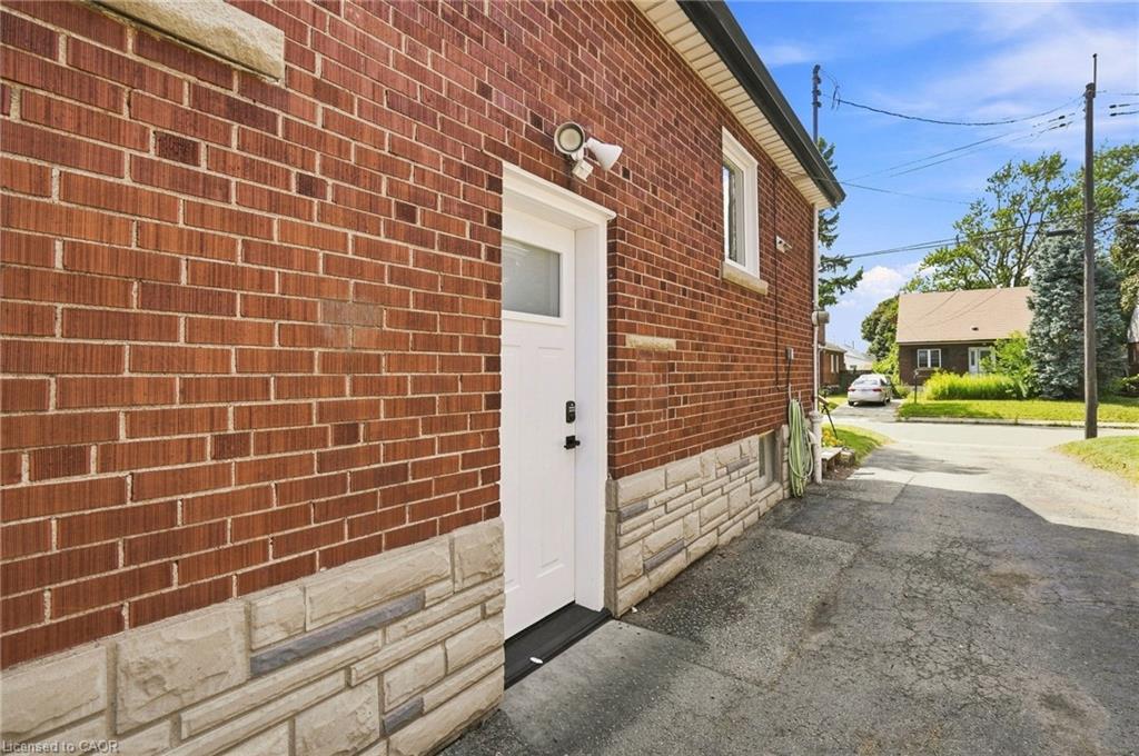 111 Sharon Avenue Property Photo 31