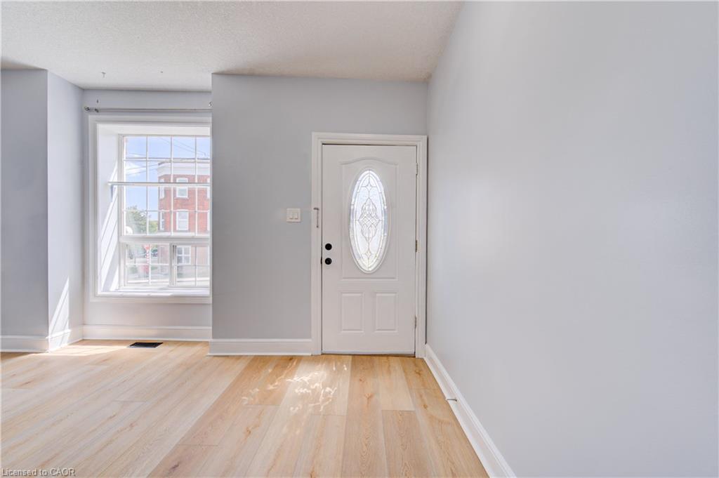 299 Bay Street N Property Photo 5