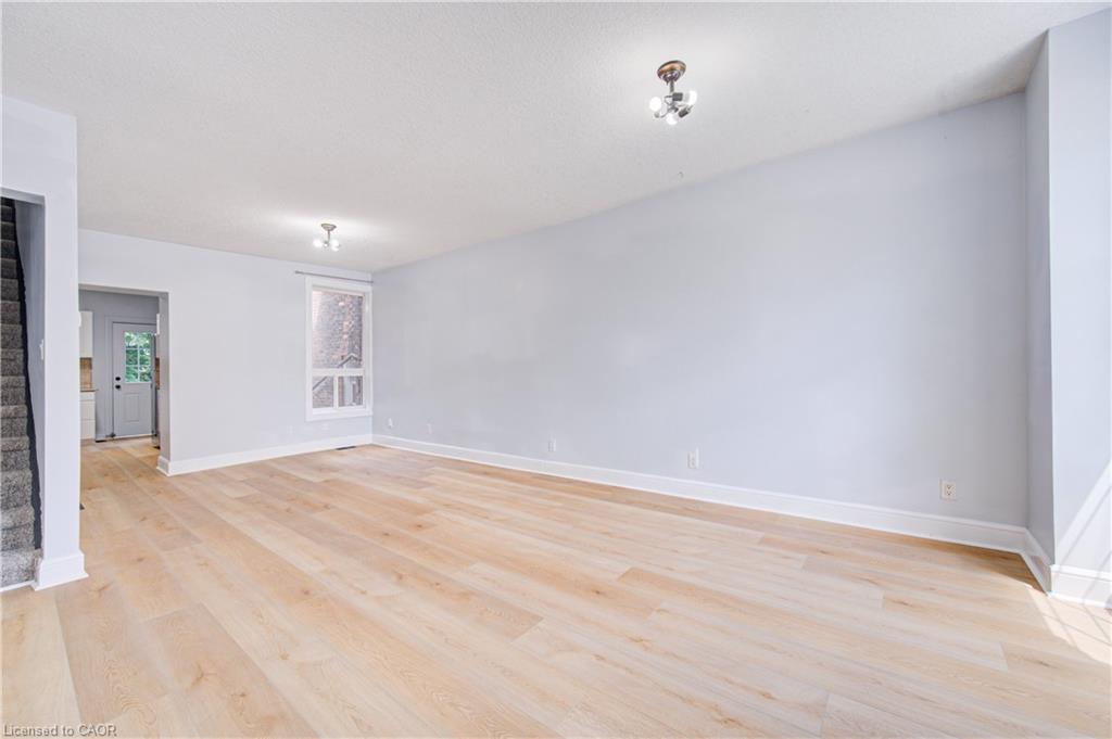 299 Bay Street N Property Photo 6