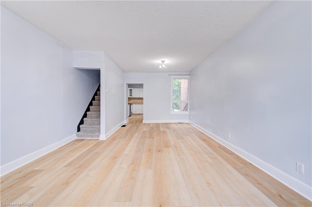 299 Bay Street N Property Photo 7