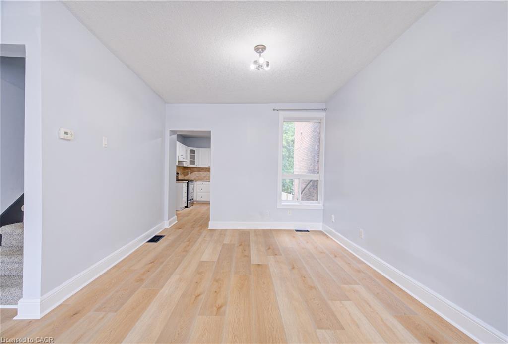 299 Bay Street N Property Photo 9