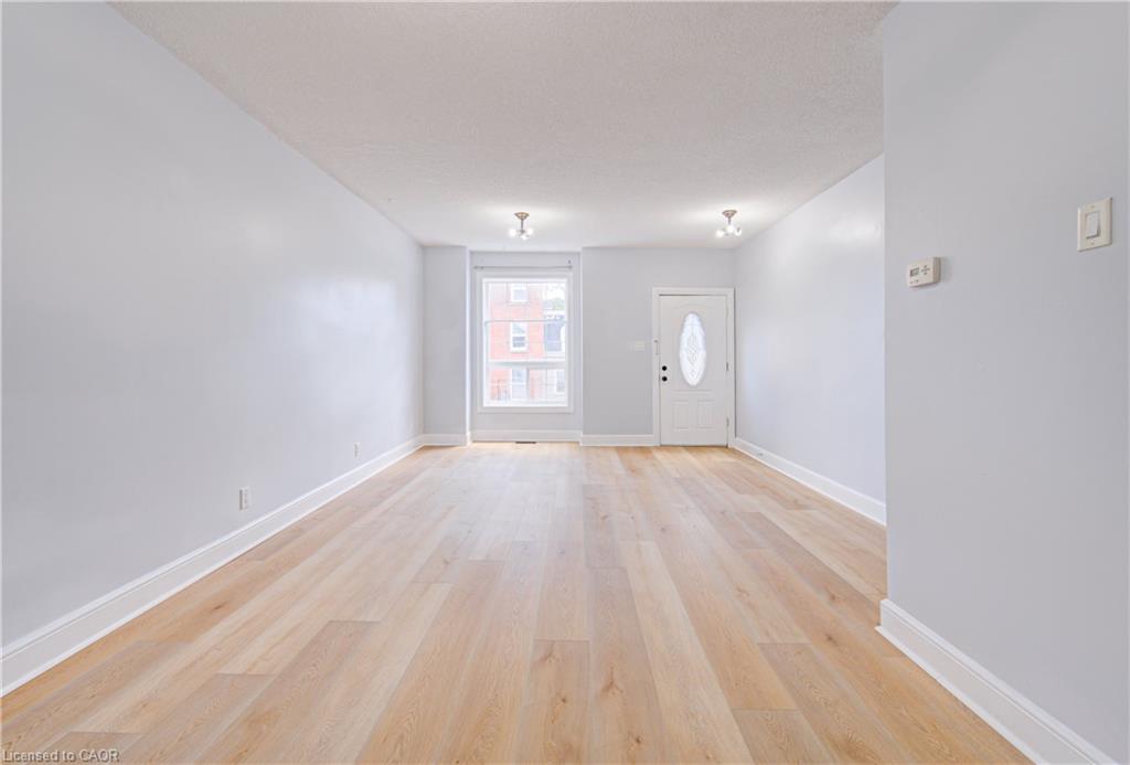 299 Bay Street N Property Photo 11