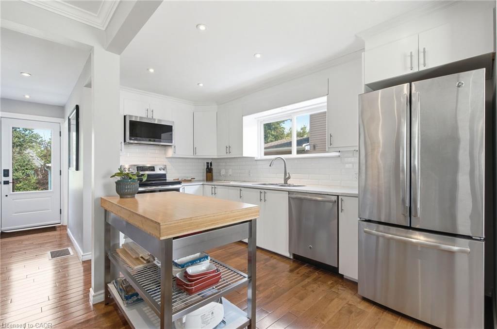 398 East 38th Street Property Photo 15