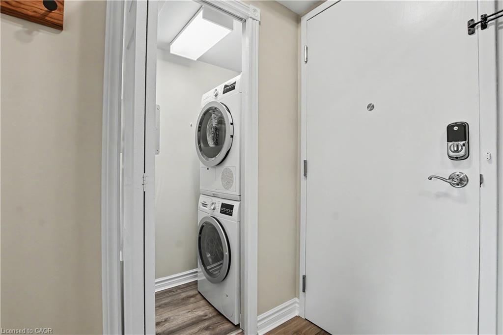 608-237 King Street W Property Photo 11