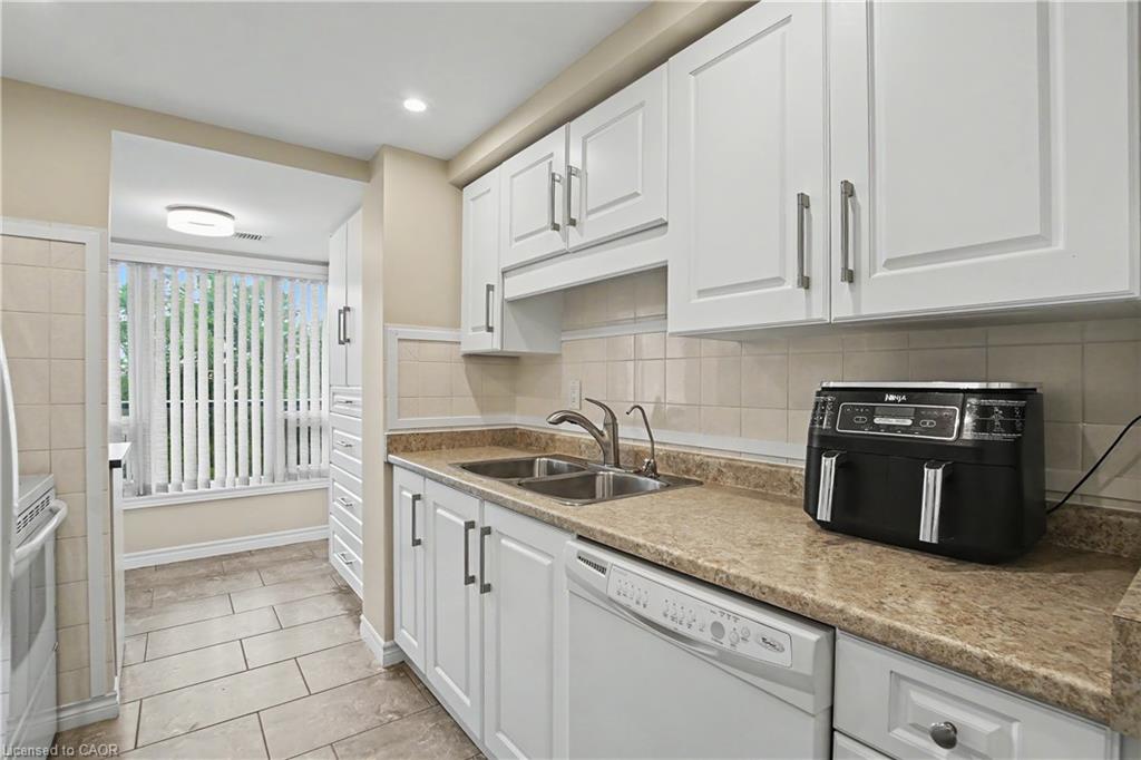 608-237 King Street W Property Photo 12
