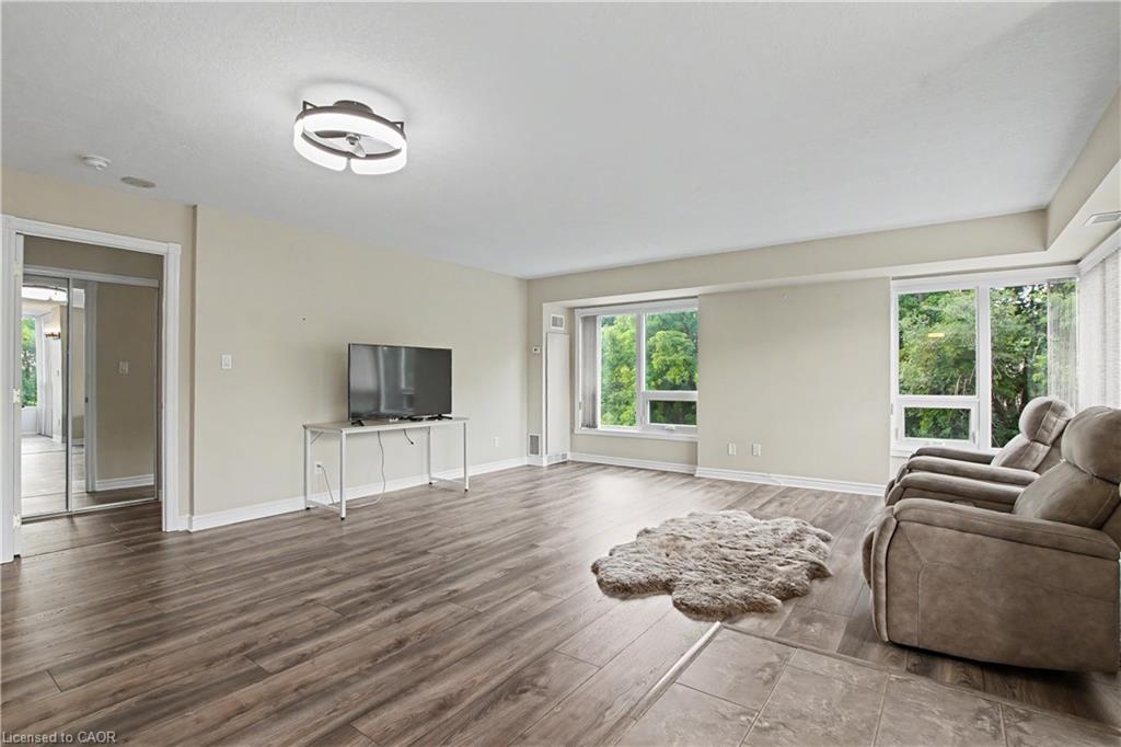 608-237 King Street W Property Photo 18