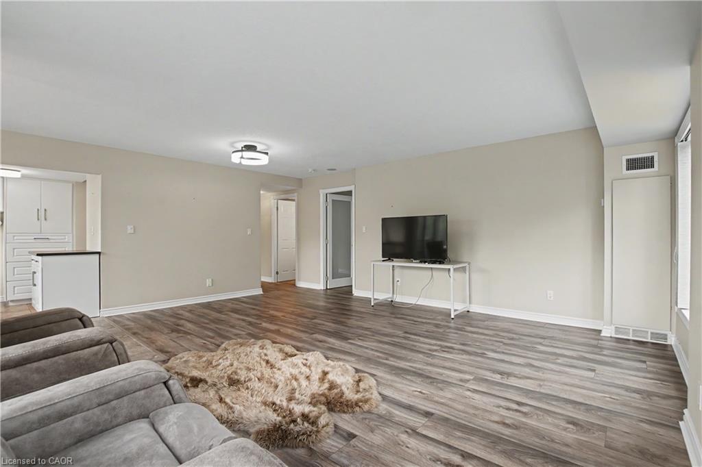 608-237 King Street W Property Photo 21
