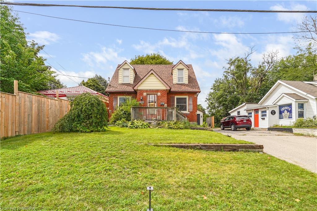 60 Park Road N Property Photo 2