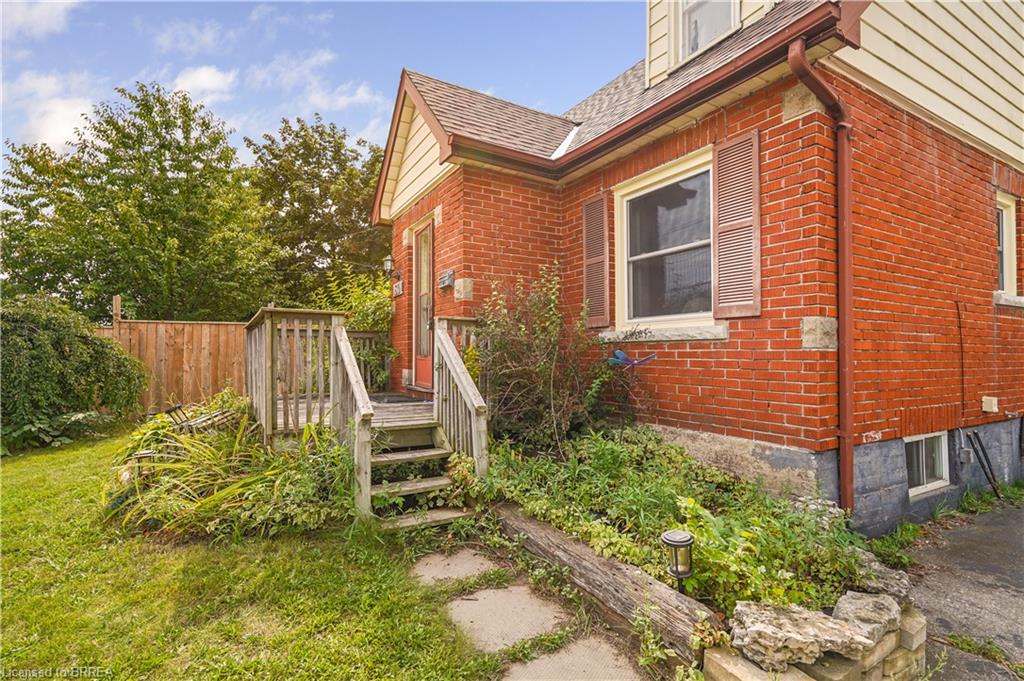 60 Park Road N Property Photo 4