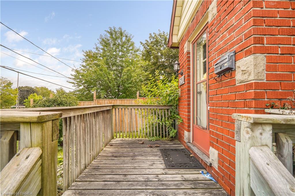 60 Park Road N Property Photo 5