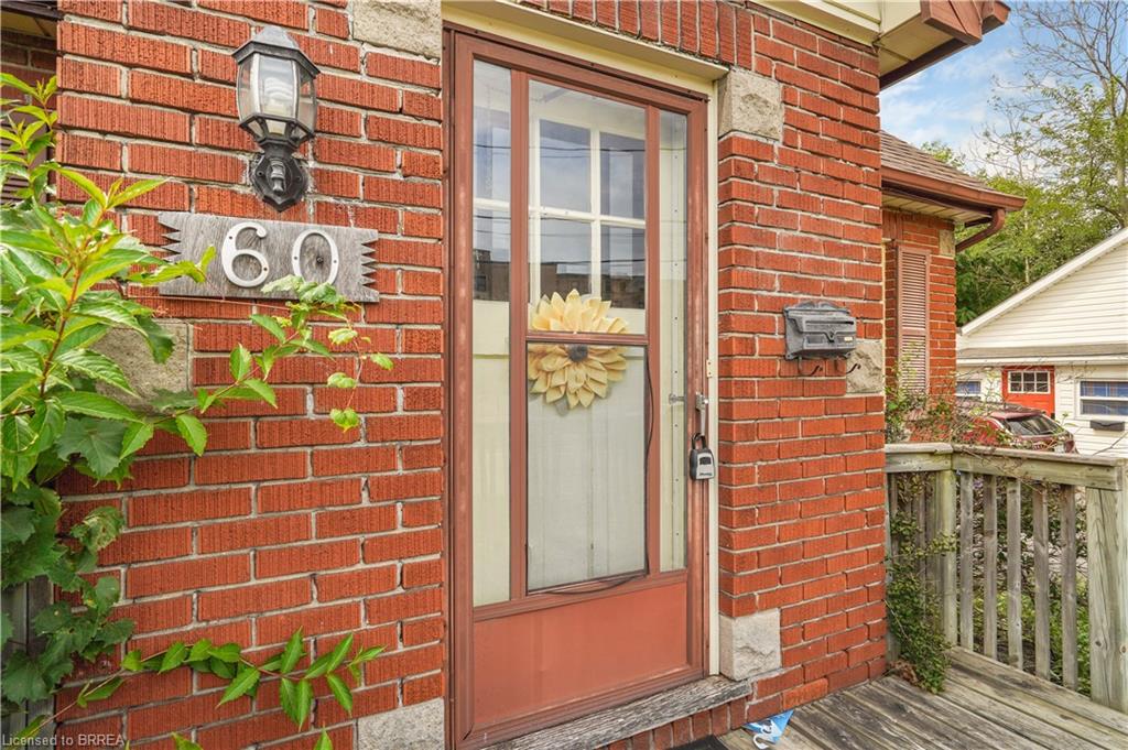 60 Park Road N Property Photo 6