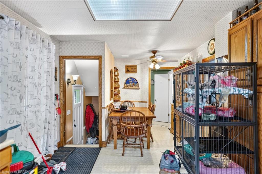 60 Park Road N Property Photo 7