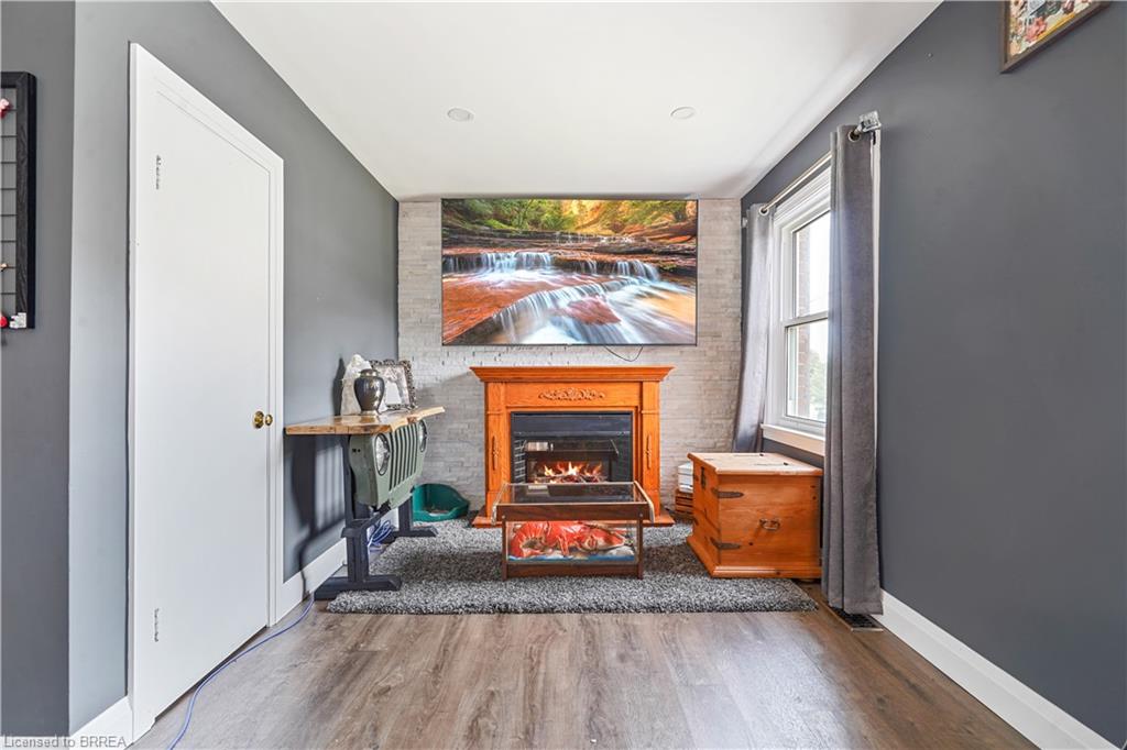 60 Park Road N Property Photo 8